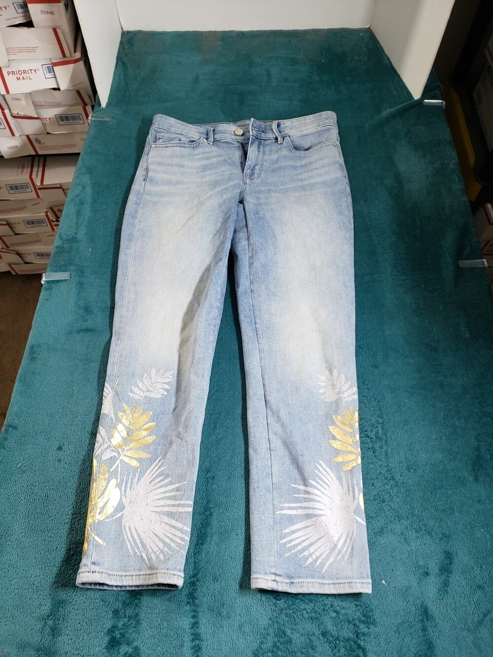 White House Black Market Jeans Size 4 Womens Blue Stretch Mid Rise Slim Cropped
